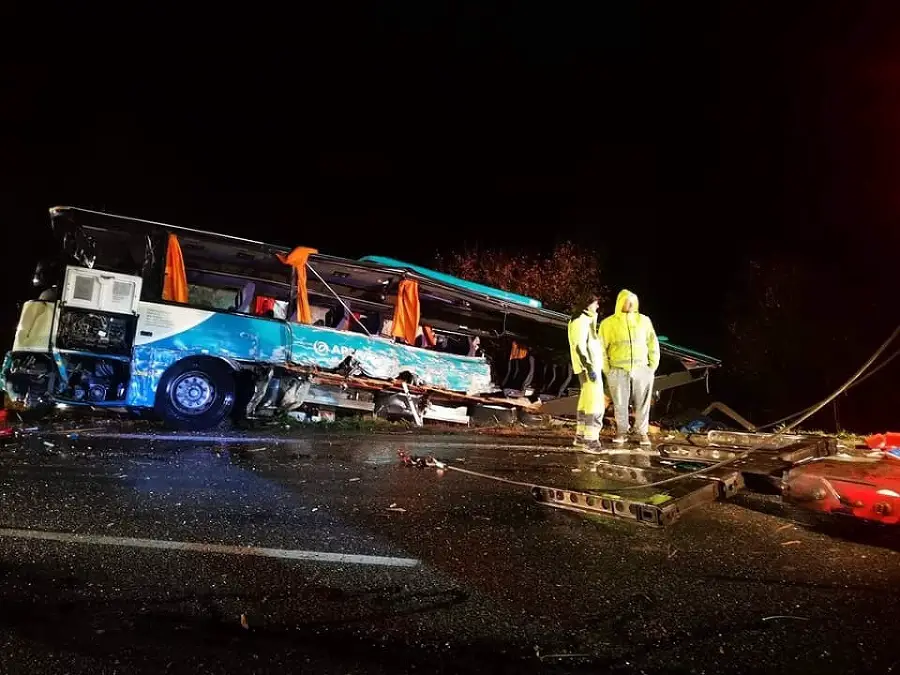 Nehoda autobusu pri Nitre si vyžiadala 12 obetí