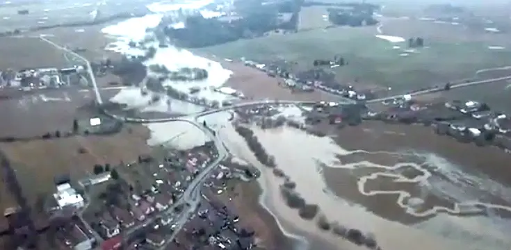 výstrahy povodne slovensko orkán víchrica