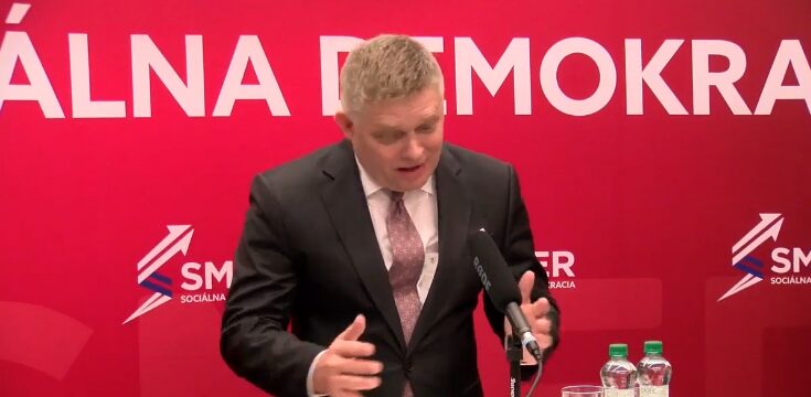 robert fico smer tlacovka reakcia mlade zeny v bare