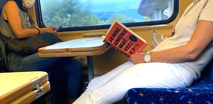 jemne umenie mat v pazi kniha vo vlaku