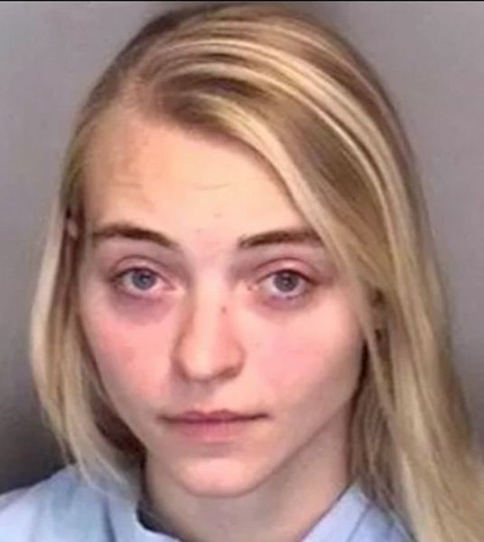 Allyssa Gustafson (24) po zadržaní políciou