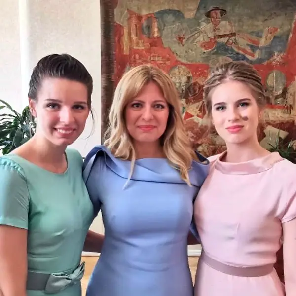 Slovenská prezidentka Zuzana Čaputová so svojimi dcérami Leou a Emmou