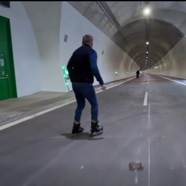 Tunel Višňové je otvorený: Premiér Robert Fico sa v ňom spokojne pokorčuľoval 4 Fico Višňové
