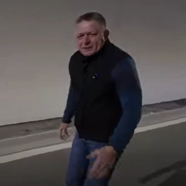 Tunel Višňové je otvorený: Premiér Robert Fico sa v ňom spokojne pokorčuľoval 2 Robert Fico tunel Višňové