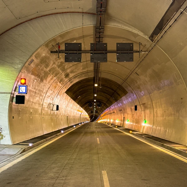 Tunel Višňové je otvorený: Premiér Robert Fico sa v ňom spokojne pokorčuľoval 6 Tunel Višňové