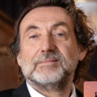 Kvíz: Spoznáte postavy zo seriálu Dunaj, k vašim službám? 7 Ernest Almasy
