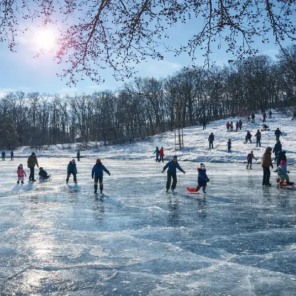 Dráma na rybníku: Muž sa prepadol pod ľad pred očami vlastných detí! 2 drama na rybniku 1