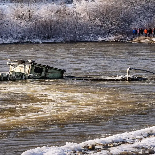 Ekologická katastrofa na Dunaji: Nákladná loď sa potopila, do vody uniklo hnojivo! 2 ekologicka katastrofa 1