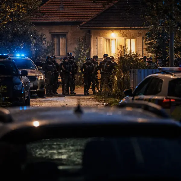 Rukojemnícka dráma: Celých osem hodín zadržiaval otec v dome vlastné deti! 2 rukojemnicka drama 1