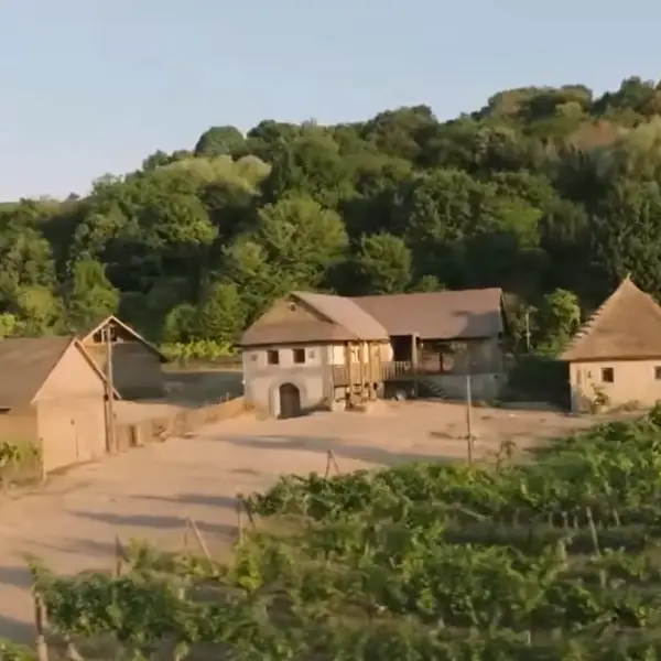 Farma 18 začala ostro: Farmári sa vzdali jedla za 5 000 eur a Mersi si vyhliadla dvoch mužov 2 Farma 18 statok