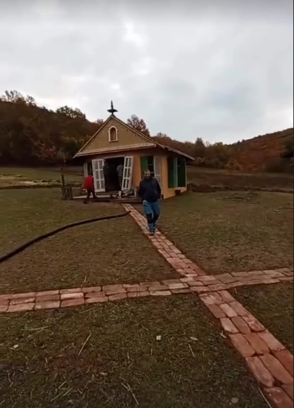 Aha, posledné zábery z Farmy: Búranie je v plnom prúde, ikonické stavby končia 5 Farma Markíza