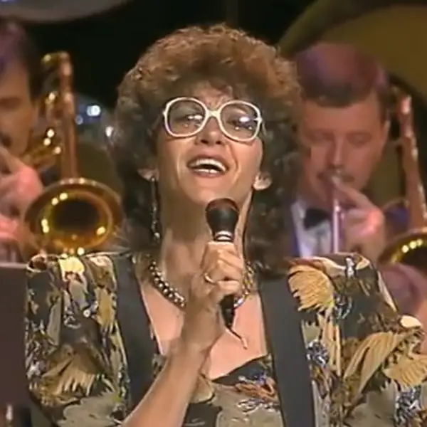 Spomeniete si na speváčky z Repete? Pospájajte ich mená a priezviská 2 speváčky z Repete